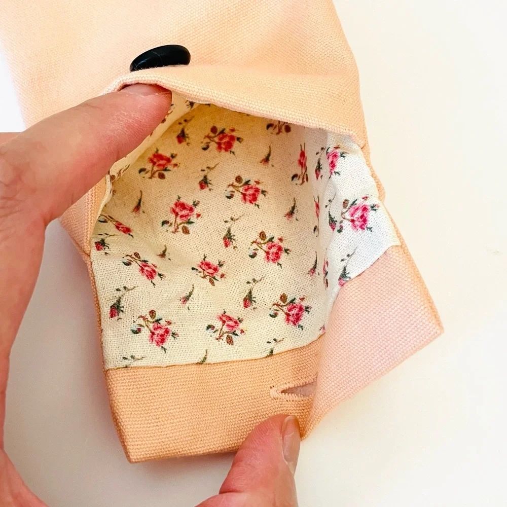 Gucci Beauty Handheld Mirror with‎ Travel Pouch